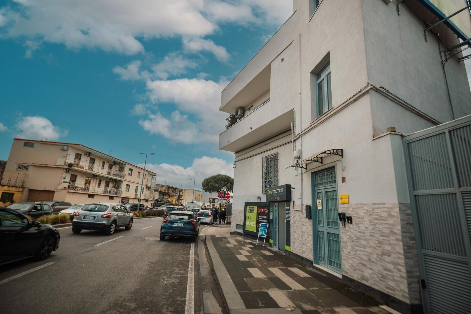 La Casetta Nell'aeroporto Di Napoli